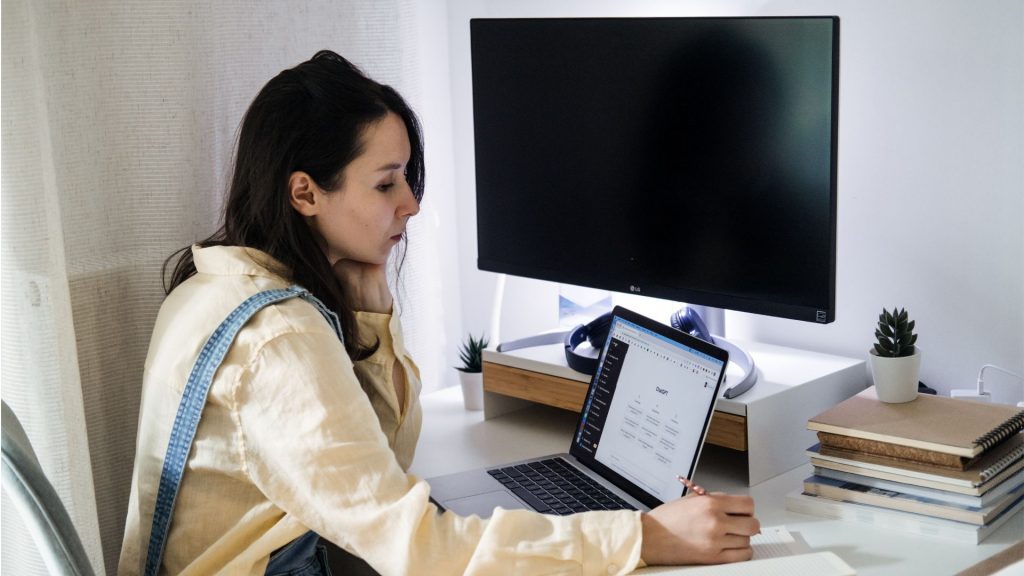 L'illustration de la formation "IA Générative : produire textes et visuels efficacement"