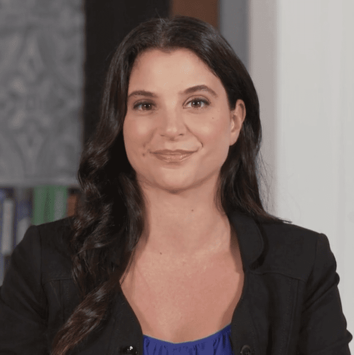 Olivia, la chargée de clientèle RH Reflex est disponible par téléphone au 04 92 01 08 03